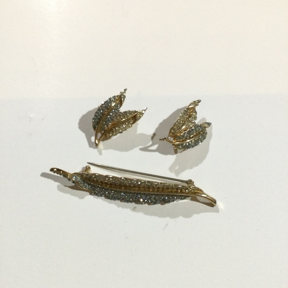 Vintage Coro Two Toned ￼Leaf Brooch & Clip On Earrings Set In Gold And Silver.